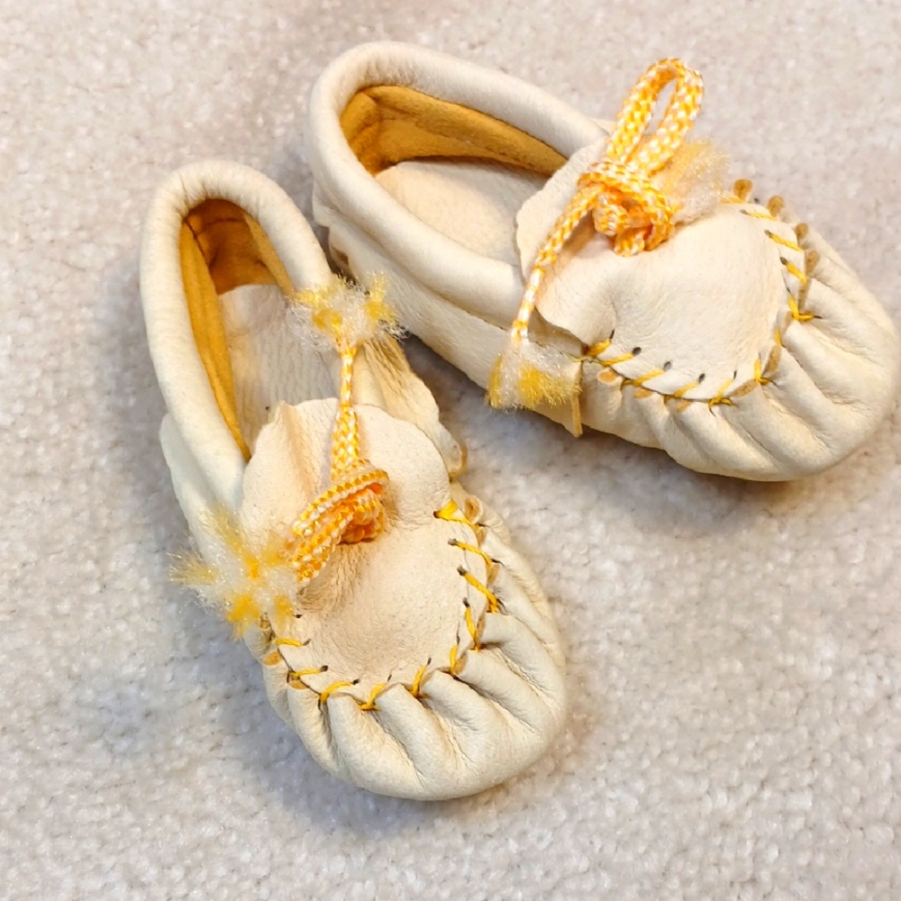 cream leather moccasin booties for infant. size 37 (4.5 inches long) nwot